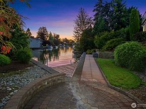 2 Crescent Key SE, Bellevue WA 98006