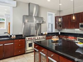 2 Crescent Key SE, Bellevue WA 98006