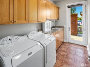 2 Crescent Key SE, Bellevue WA 98006