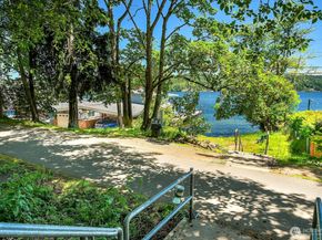 12725 42nd Avenue NE, Seattle WA 98125