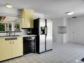 12725 42nd Avenue NE, Seattle WA 98125