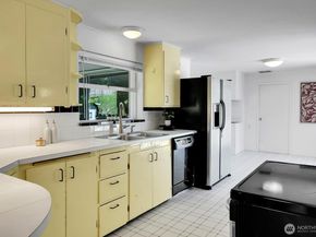 12725 42nd Avenue NE, Seattle WA 98125