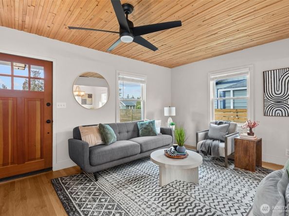 3915 SW Hinds Street, Seattle WA 98116