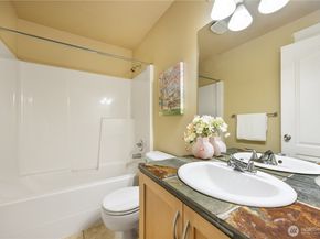 17811 80th Avenue NE E2, Kenmore WA 98028