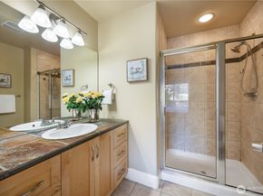 17811 80th Avenue NE E2, Kenmore WA 98028