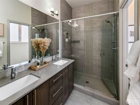 4329 Woodland Park Avenue N, Seattle WA 98103