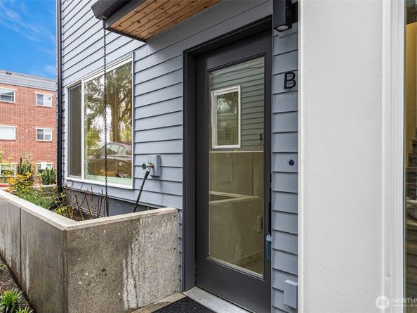2527 29th Avenue S B, Seattle WA 98144
