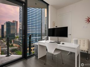 838 Avenue Square NE 1207, Bellevue WA 98004