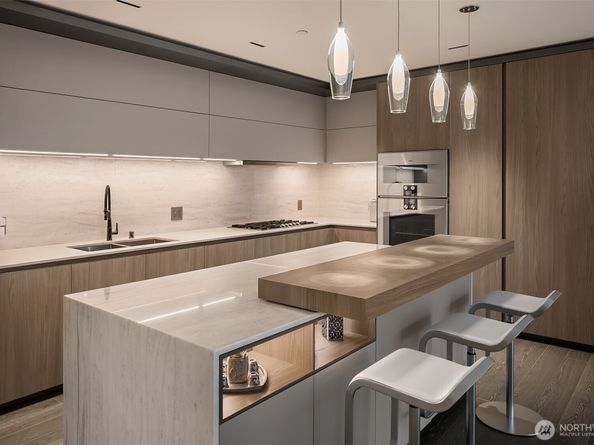 838 Avenue Square NE 1207, Bellevue WA 98004