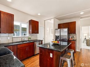 7755 29th Avenue NW, Seattle WA 98117