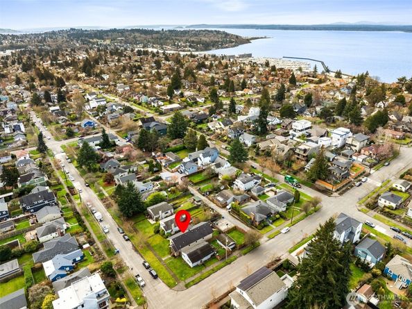 7755 29th Avenue NW, Seattle WA 98117