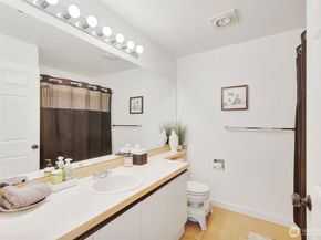 23519 55th Avenue S 121, Kent WA 98032