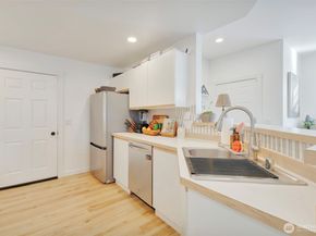 23519 55th Avenue S 121, Kent WA 98032