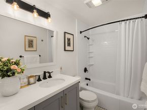 2028 Waverly Place N 202, Seattle WA 98109