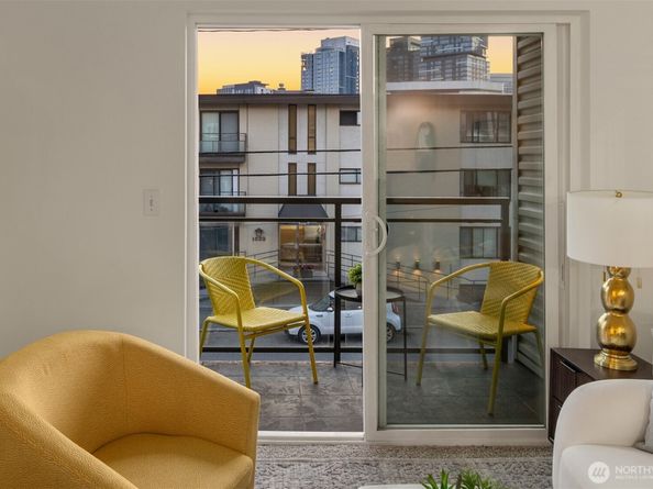 1616 Summit Avenue N203, Seattle WA 98122