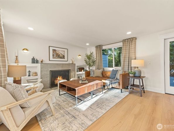 12250 Densmore Avenue N, Seattle WA 98133