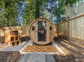 12250 Densmore Avenue N, Seattle WA 98133