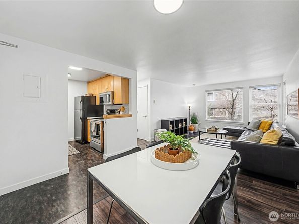 4111 Whitman Avenue N 402, Seattle WA 98103