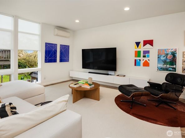 8606 Linden Avenue N, Seattle WA 98103