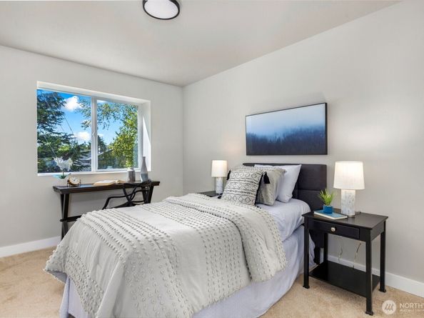 5732 Halls Lake Way, Lynnwood WA 98036
