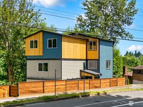 5732 Halls Lake Way, Lynnwood WA 98036