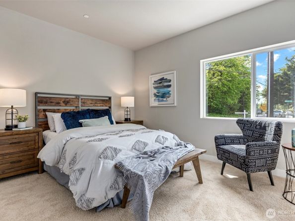 5732 Halls Lake Way, Lynnwood WA 98036
