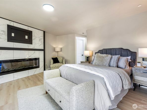 5732 Halls Lake Way, Lynnwood WA 98036