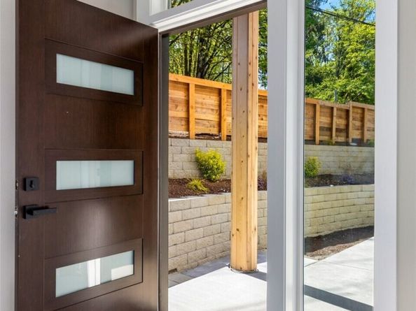 5732 Halls Lake Way, Lynnwood WA 98036