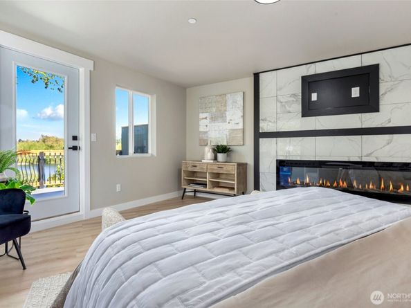 5732 Halls Lake Way, Lynnwood WA 98036