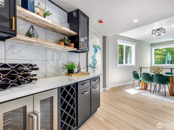5732 Halls Lake Way, Lynnwood WA 98036