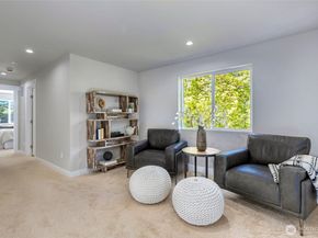 5732 Halls Lake Way, Lynnwood WA 98036