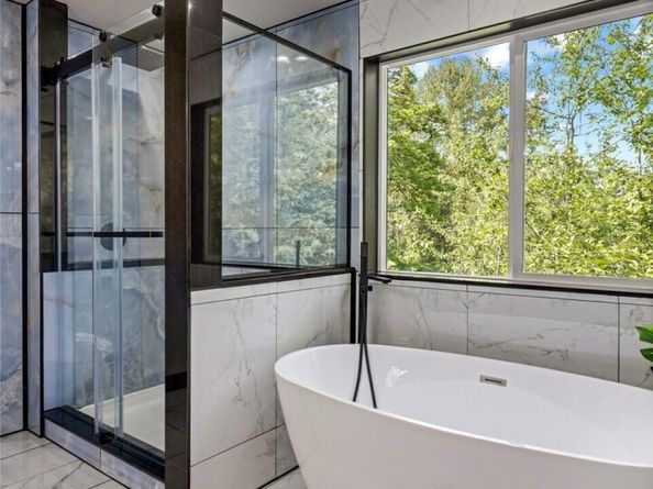 5732 Halls Lake Way, Lynnwood WA 98036