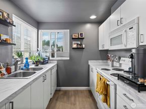 23606 55th Avenue S 1103, Kent WA 98032