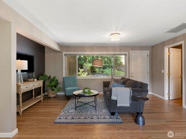 19555 170th Avenue NE, Woodinville WA 98072