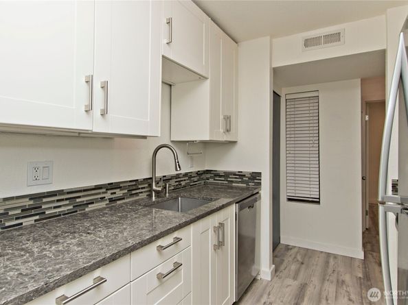 12515 NE 145th Place D127, Kirkland WA 98034