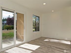12515 NE 145th Place D127, Kirkland WA 98034