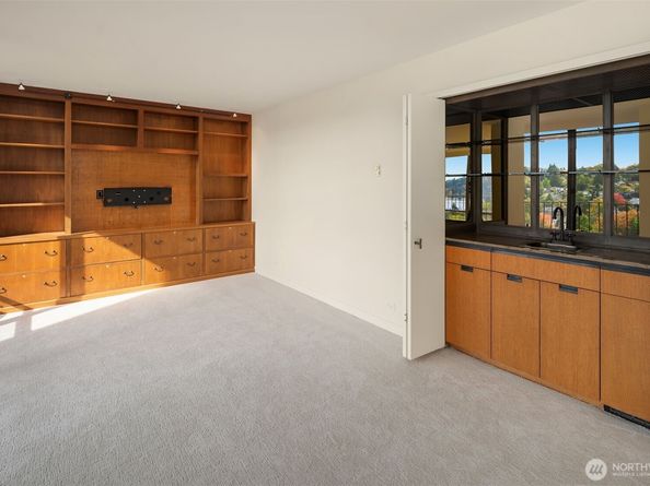 1620 43rd Avenue E 13C, Seattle WA 98112