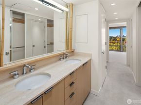 1620 43rd Avenue E 13C, Seattle WA 98112