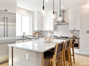 14338 149th Place NE 10, Woodinville WA 98072