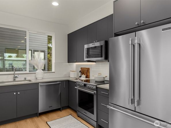 9225 C 14th Avenue NW, Seattle WA 98117