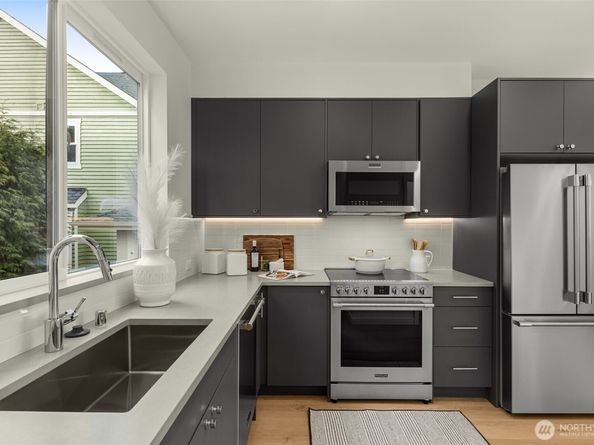 9225 C 14th Avenue NW, Seattle WA 98117