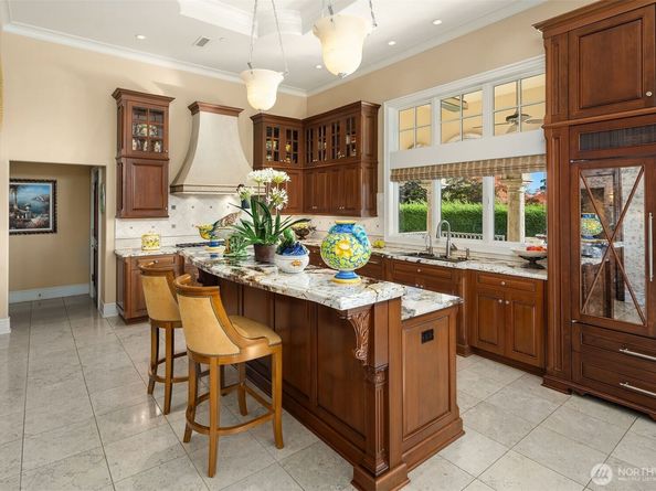 1322 91st Avenue NE, Clyde Hill WA 98004