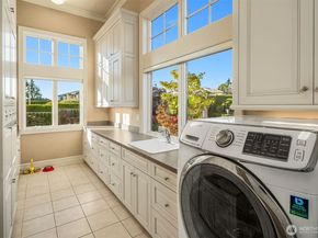 1322 91st Avenue NE, Clyde Hill WA 98004