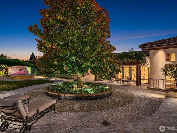 1322 91st Avenue NE, Clyde Hill WA 98004