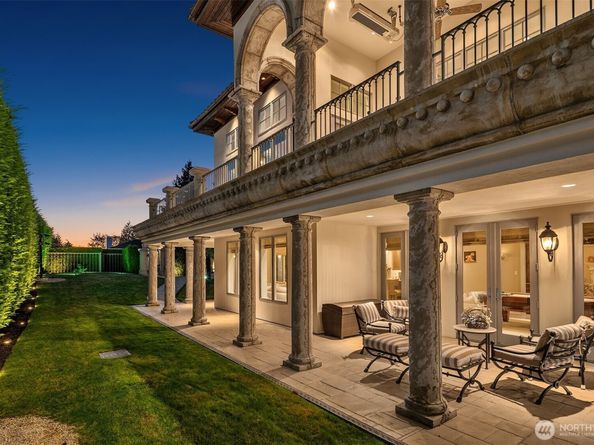 1322 91st Avenue NE, Clyde Hill WA 98004