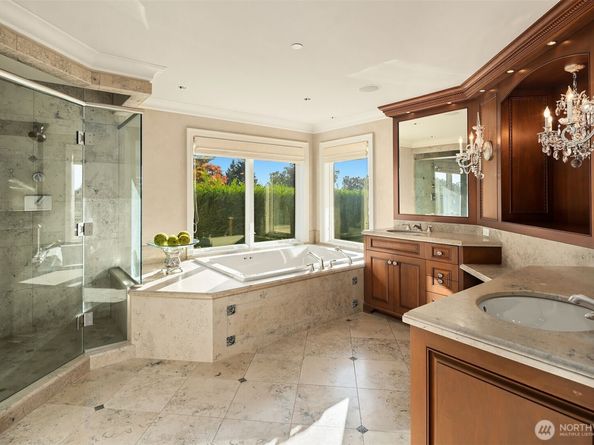 1322 91st Avenue NE, Clyde Hill WA 98004