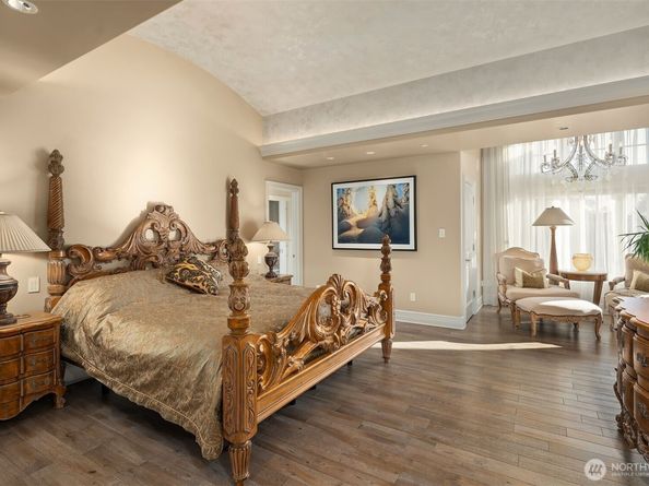 1322 91st Avenue NE, Clyde Hill WA 98004