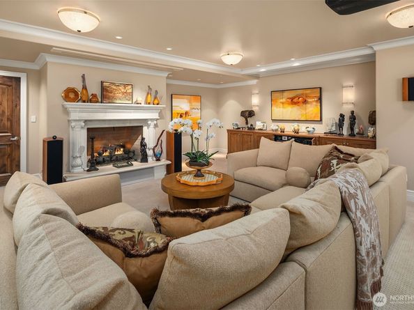 1322 91st Avenue NE, Clyde Hill WA 98004