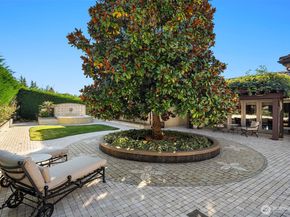 1322 91st Avenue NE, Clyde Hill WA 98004