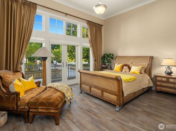 1322 91st Avenue NE, Clyde Hill WA 98004